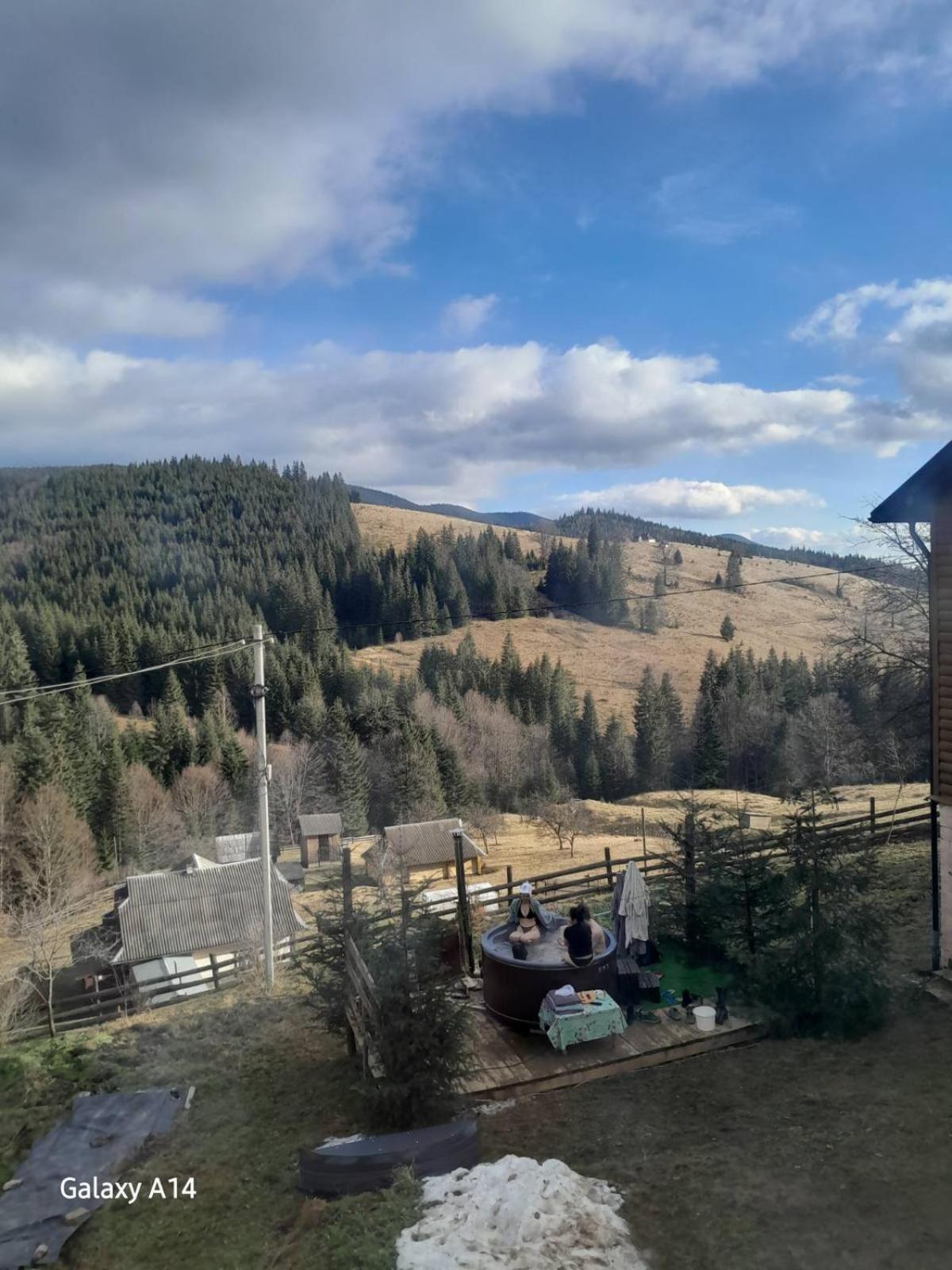 Apartamento Затишні Карпати)) Verkhovyna Exterior foto