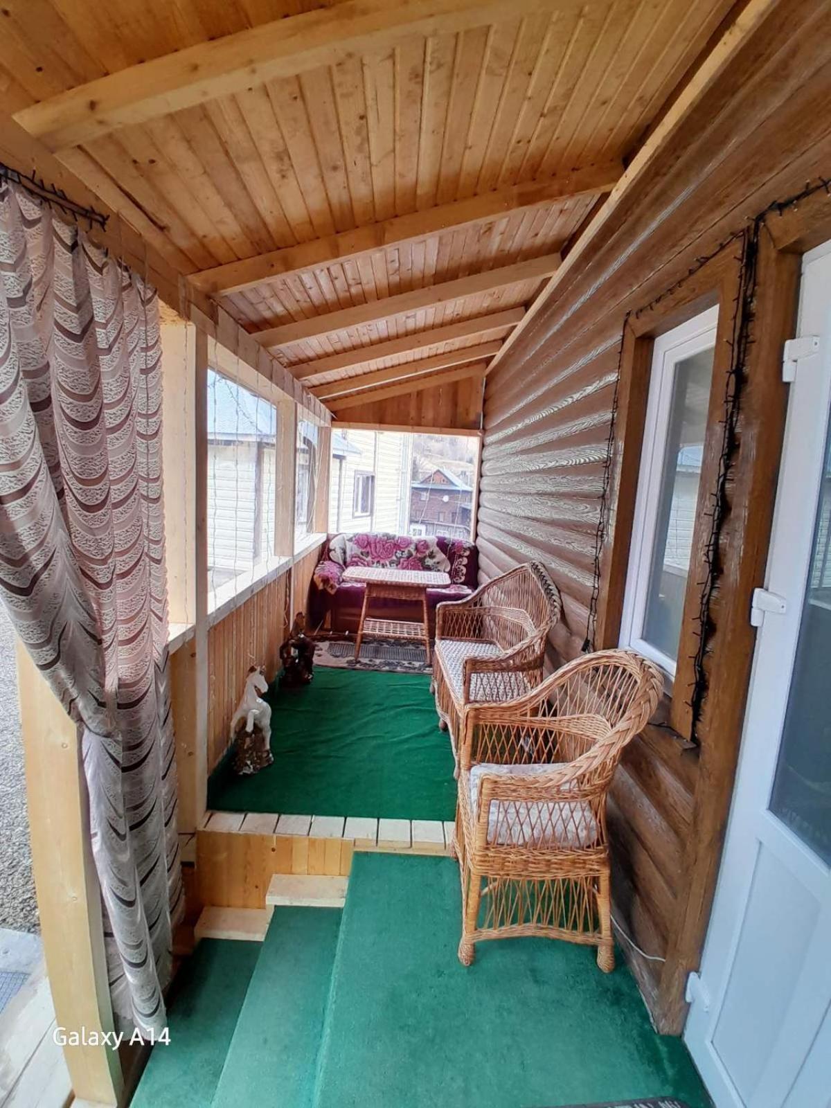 Apartamento Затишні Карпати)) Verkhovyna Exterior foto